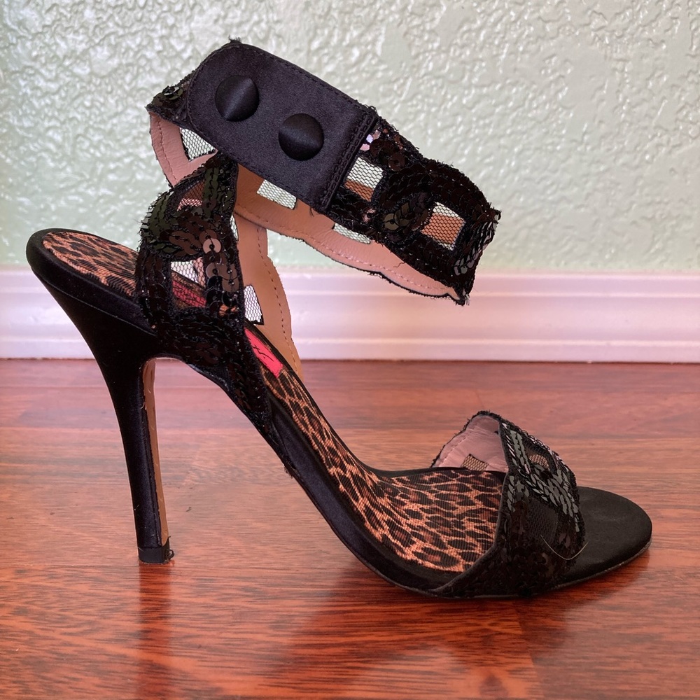 EUC Betsey Johnson heels size 8 comes with box